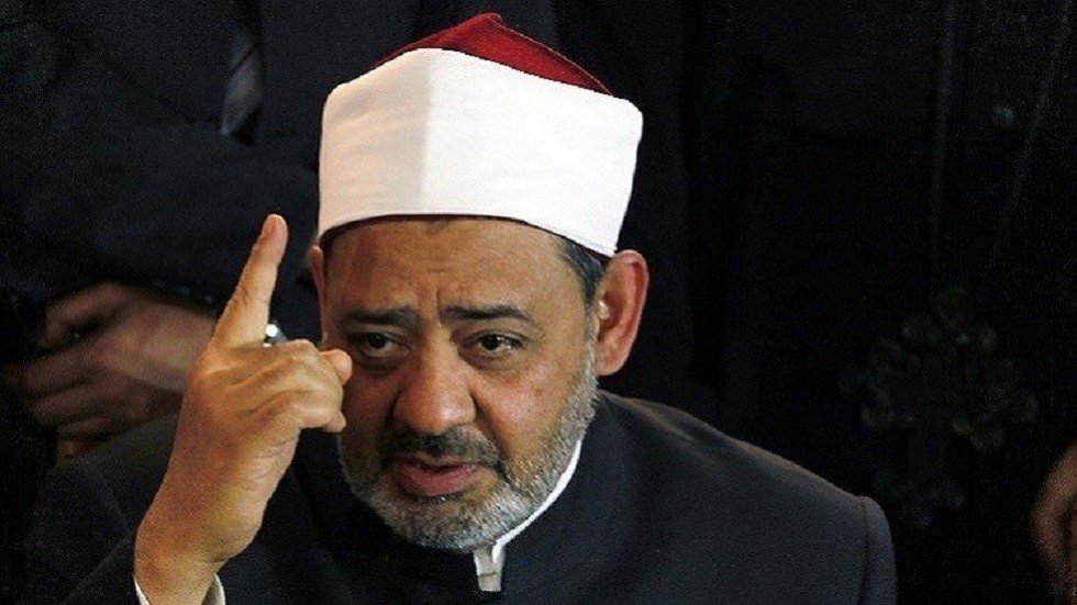 حادث أليم يصيب طالبا مصريا كفيفا.. وشيخ الأزهر يتدخل بشكل عاجل