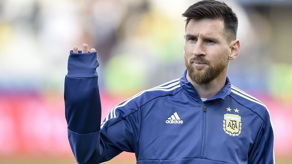 ميسي ينال "كرة ذهبية" من صنع أطفال موزمبيق