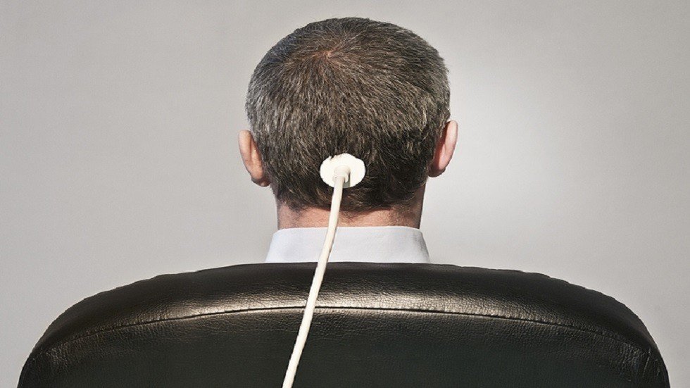 خبير إسرائيلي: البشر في طريقهم للاندماج بالآلات!