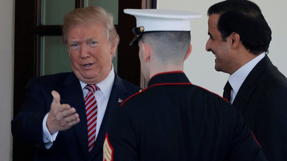 ترامب يغمر الدوحة بالمديح والسلاح