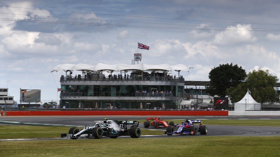 "مرسيدس" الأسرع على حلبة سيلفرستون (فيديو)