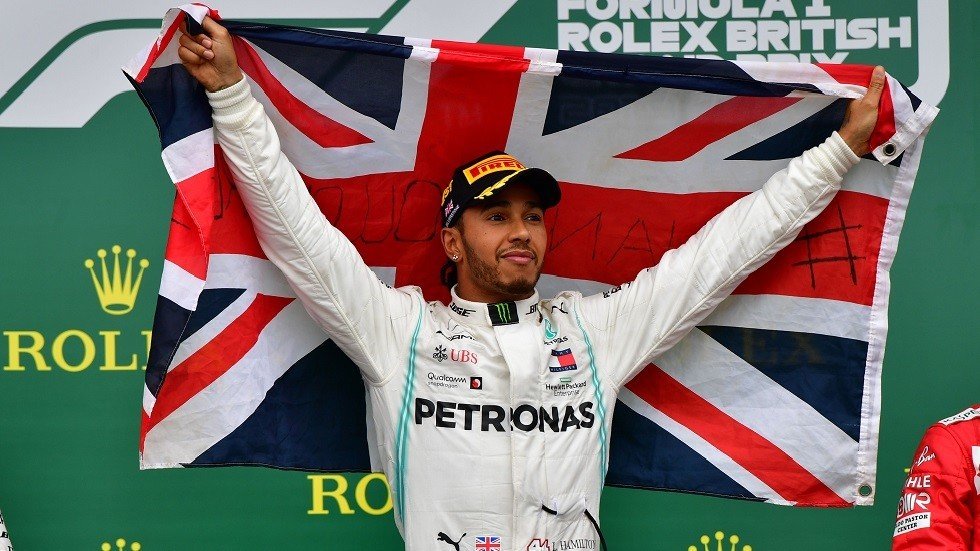 هاميلتون يحقق فوزه السادس في بريطانيا وينفرد بالرقم القياسي