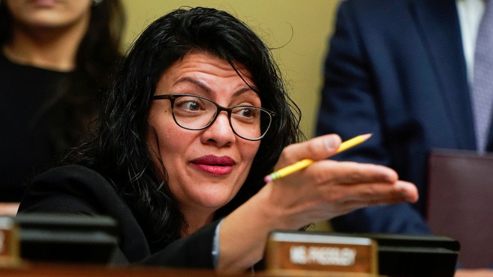 نائبة أمريكية من أصول فلسطينية تطالب بعزل "الرئيس الفاشل"