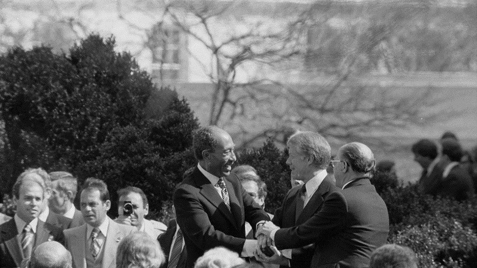 نسخة نادرة من معاهدة السلام بين مصر وإسرائيل في مزاد علني (بالصور)