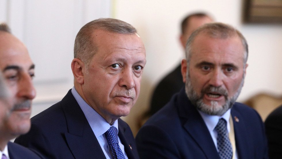 بينّوا لأردوغان البديل: هل تقف الولايات المتحدة وراء المتمردين الثلاثة؟ 