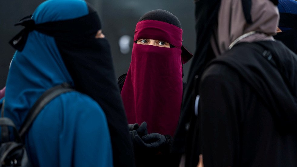 تونس تتجه نحو منع النقاب في البلاد