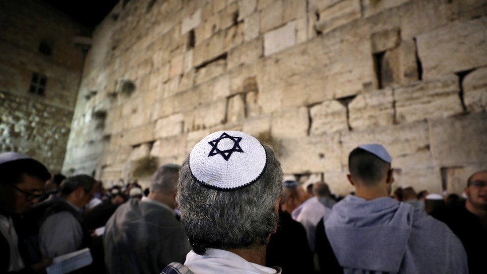 دراسة: إسرائيل مقيدة دينيا مثل إيران والسعودية