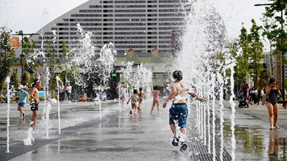 عالم مناخ يحذر من ارتفاع شاذ للحرارة في روسيا