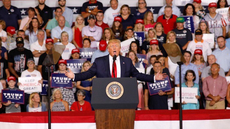 ترامب يسخر هجومه على الديمقراطيات في حملته الانتخابية 