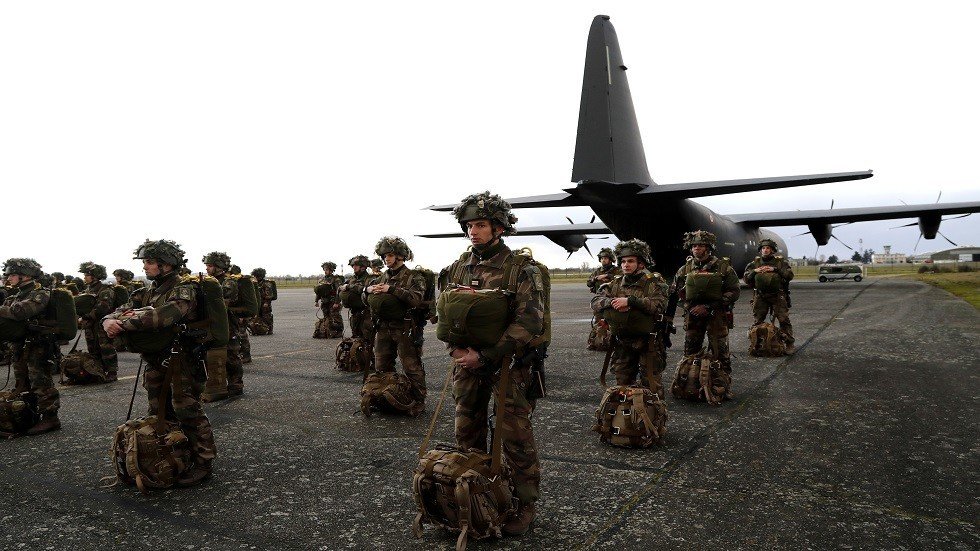 غازات سامة تقتل 3 جنود فرنسيين (صور)