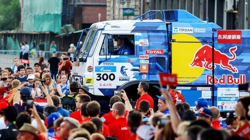 بوتين يهنئ فريق "كاماز ماستر" الروسي على فوزه برالي "طريق الحرير 2019" الدولي