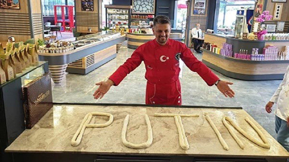 الكرملين يعرب عن سروره بتلقيه هدية من طباخ تركي