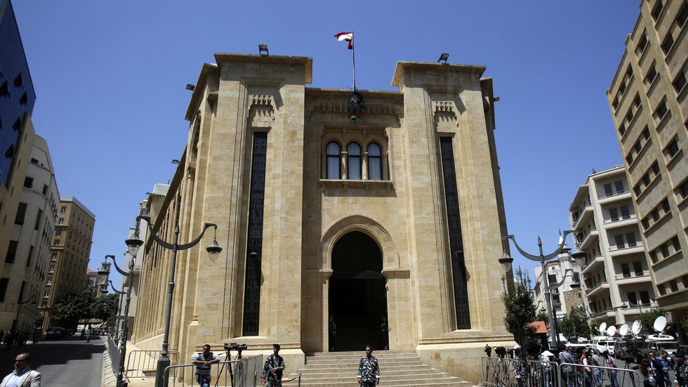 بالفيديو.. سجال حاد في البرلمان اللبناني