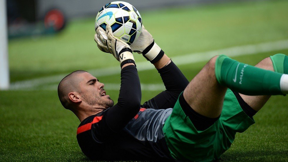 رسميا.. الحارس السابق فالديز يعود إلى برشلونة