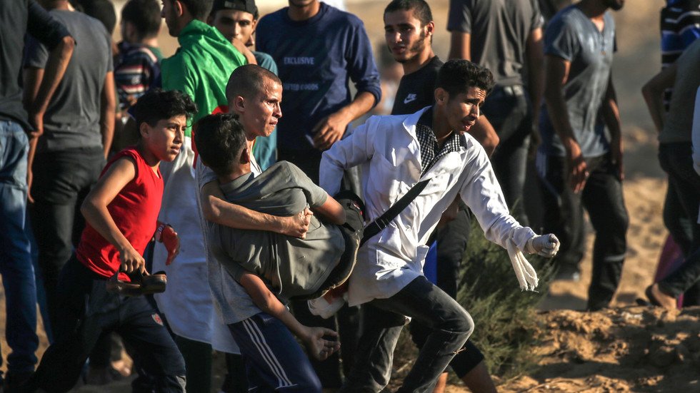 إصابة نحو 100 فلسطيني برصاص الجيش الإسرائيلي في غزة