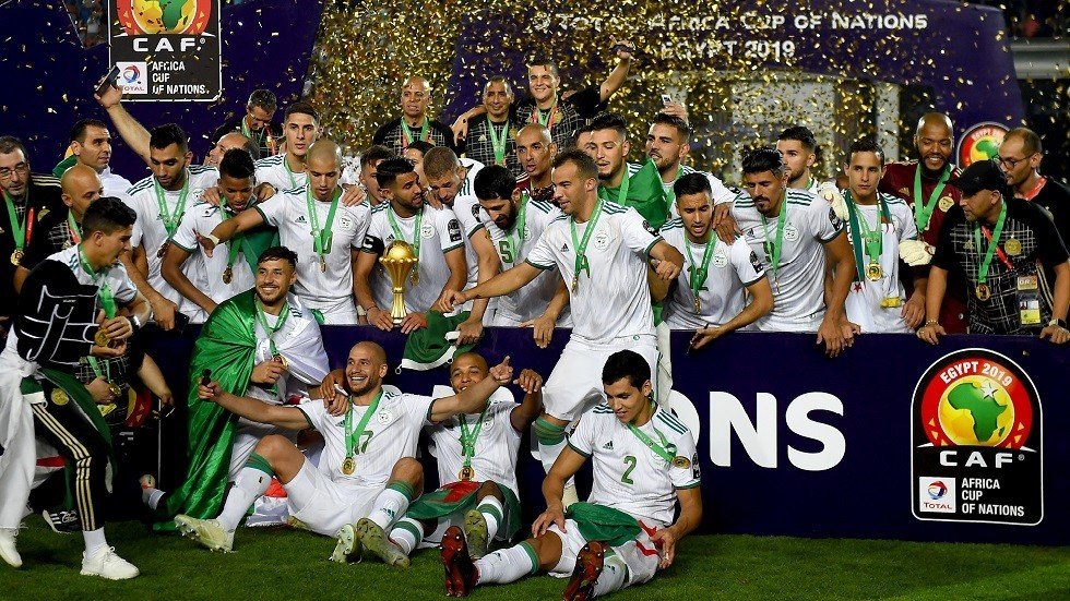 بالفيديو.. لاعبو المنتخب الجزائري يهتفون لفلسطين أثناء احتفالهم باللقب الإفريقي