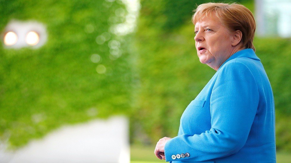 ميركل تختلي بـ"المرأة المرتجفة" 