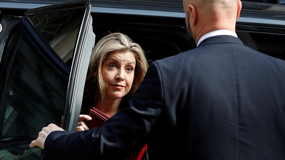 بريطانيا: ناقلتنا احتجزت في المياه العمانية فيما كانت سفينتنا الحربية على بعد ساعة عنها