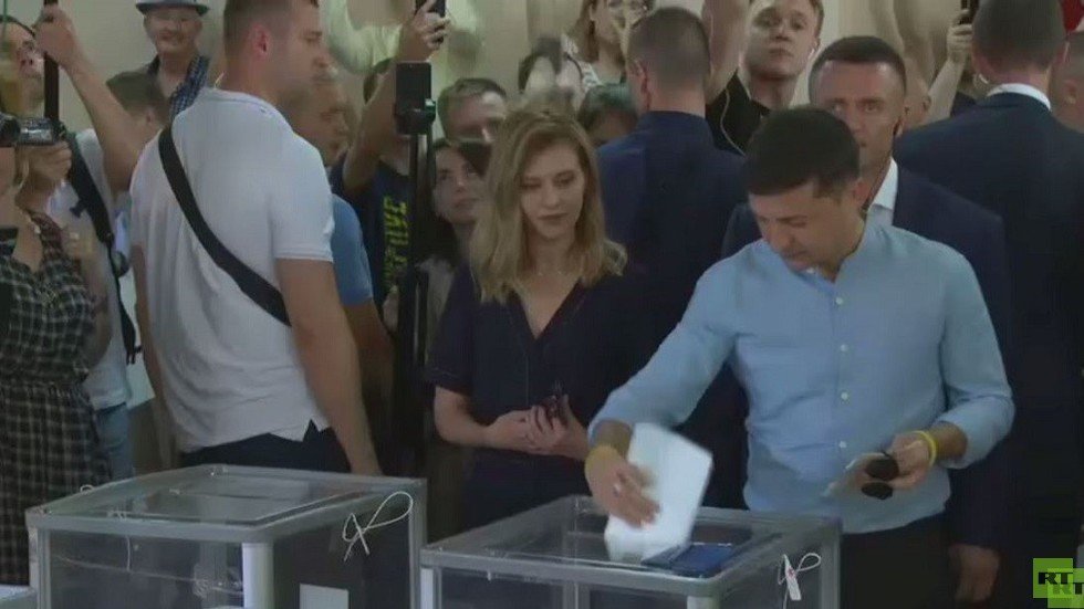 انطلاق الانتخابات البرلمانية المبكرة في أوكرانيا