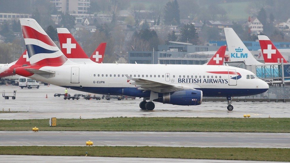 مسؤول عربي رفيع يبحث عن تفسير لتعليق الخطوط البريطانية رحلاتها إلى القاهرة