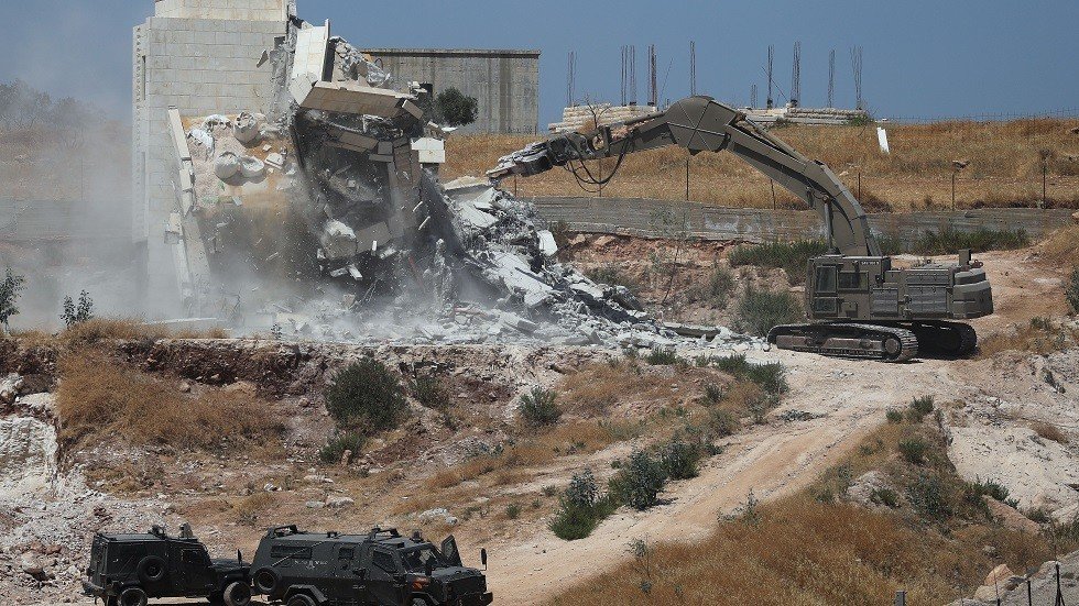 إسرائيل تواصل عملية هدم منازل فلسطينية جنوب القدس