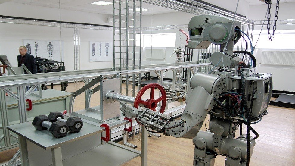 روبوت "فيودور" وصل "بايكونور" (فيديو)