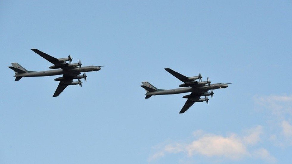 خمس طائرات وثلاثة آراء