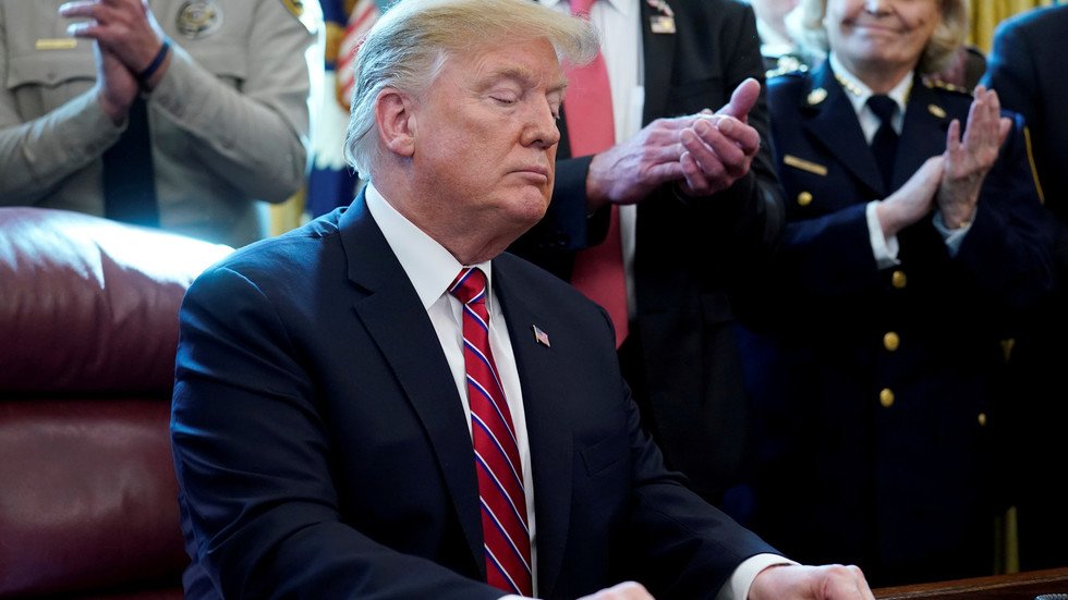 المحكمة العليا الأمريكية تسمح لترامب باستخدام أموال البنتاغون لبناء الجدار الحدودي