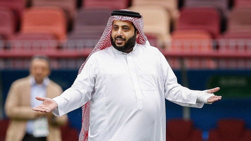 منشور لآل الشيخ يثير التكهنات بمفاجأة كروية قادمة