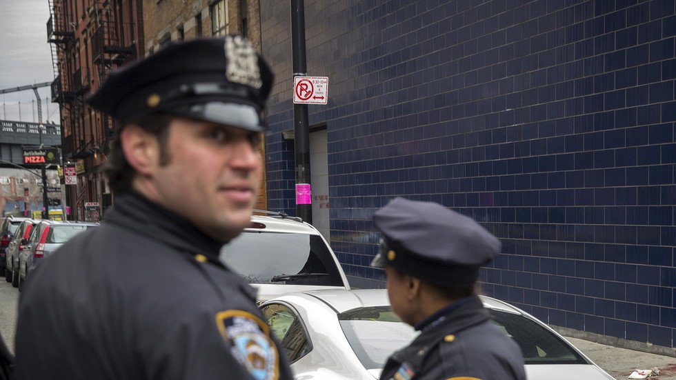 الغيرة تدفع شابا أمريكيا لأكل دماغ صديقته!