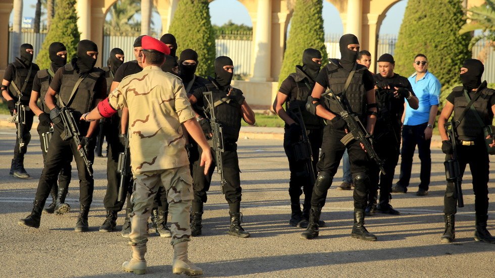 الأمن المصري يقتحم أوكارا في السحر والجمال ويعتقل المئات