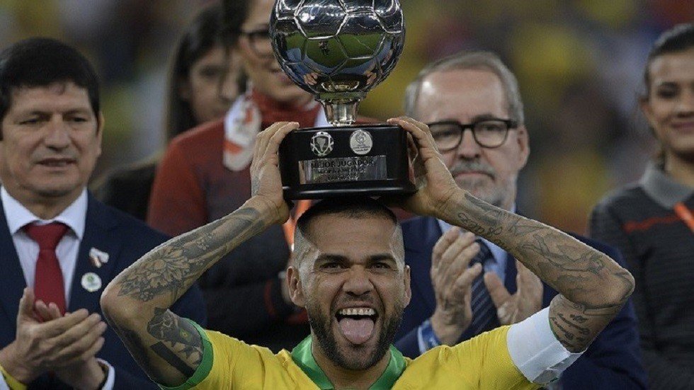 ألفيس يبحث عن وظيفة عبر "إنستغرام"