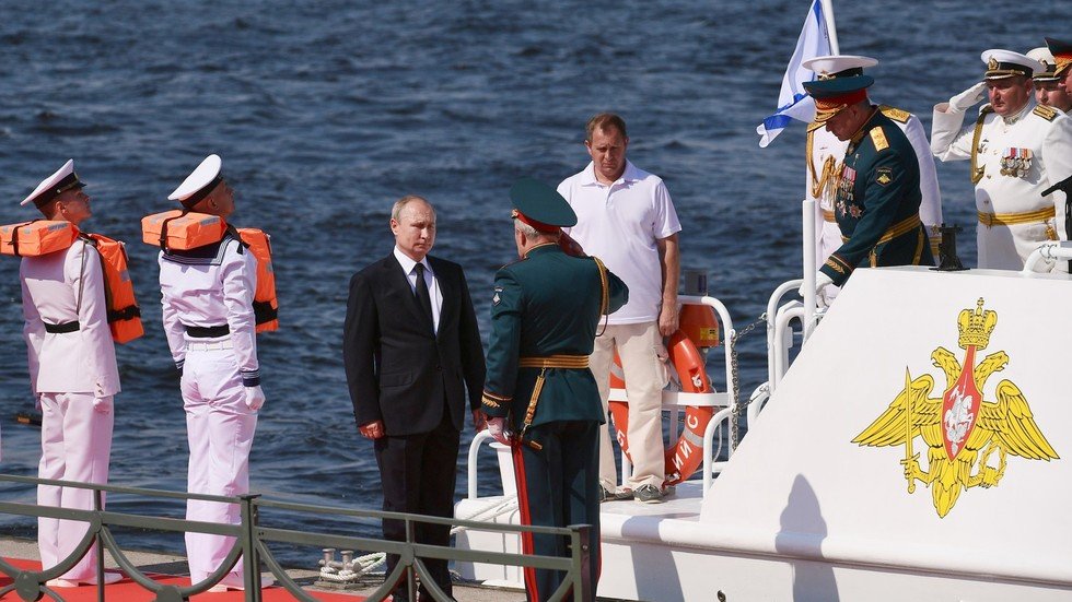 بوتين: هذا هو أسطول الدولة القوية ذات السيادة