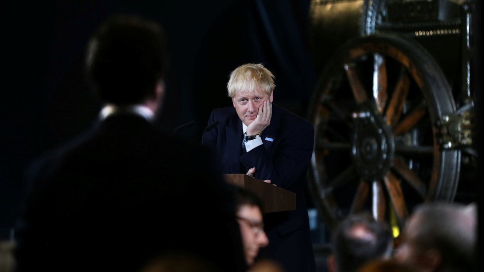 "التايمز" تكشف عن موقف جونسون من مبادرة بريطانية بشأن هرمز طرحت قبل وصوله للمنصب