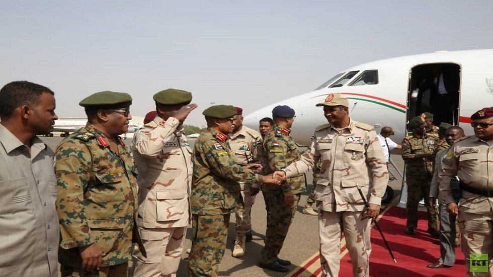 "العسكري الانتقالي" و"قوى التغيير" يختتمان زيارة لجوبا (صور)