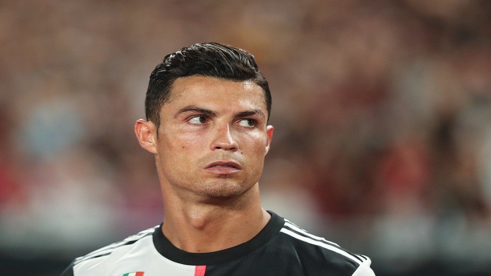 رونالدو يحصد جائزة الأساطير ويستقبل بيريز بالأحضان