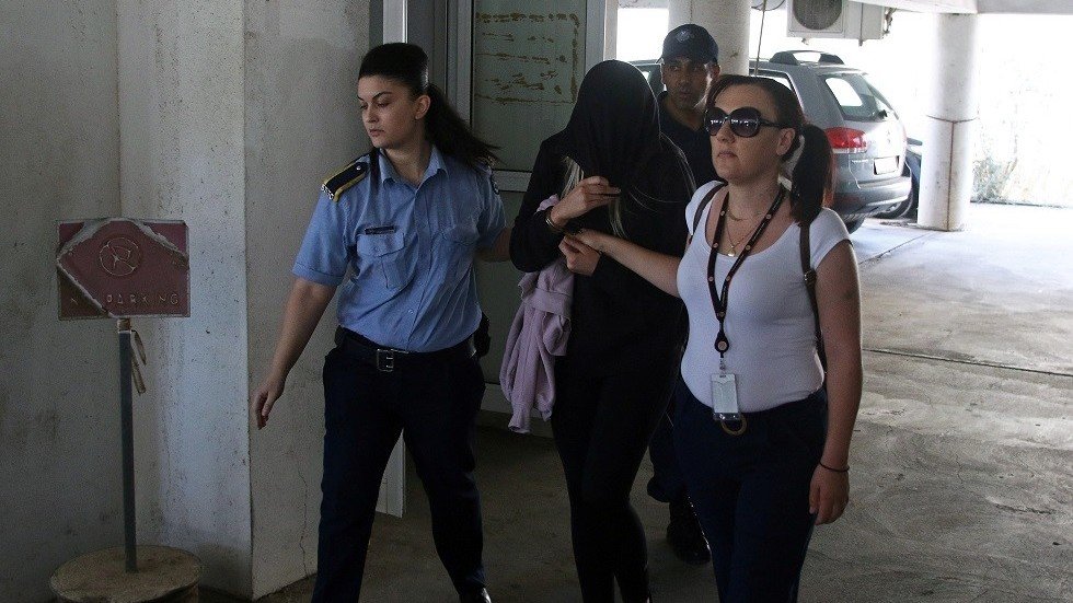 توقيف شابة بريطانية في قبرص بتهمة تقديم إفادة كاذبة عن تعرضها للاغتصاب