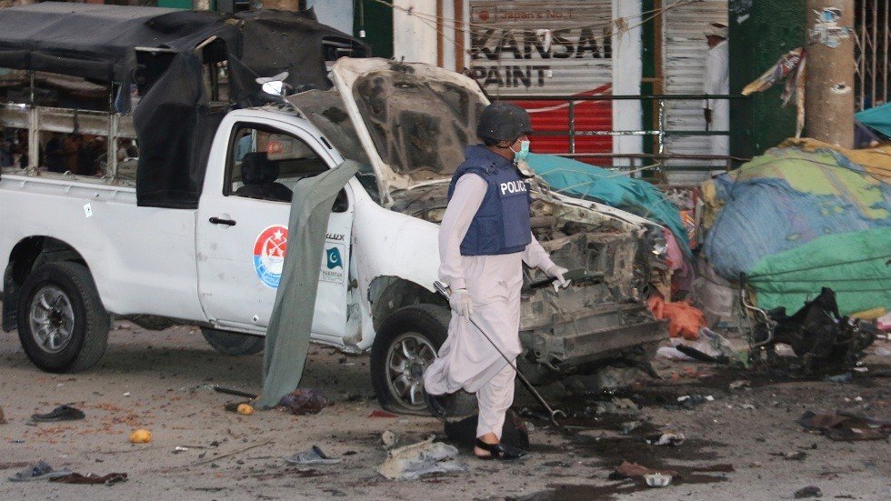 مقتل 5 أشخاص وإصابة أكثر من 20 جراء تفجير في باكستان