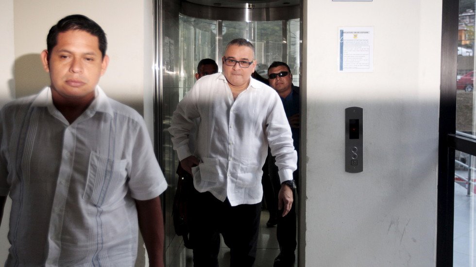 نيكاراغوا تمنح الجنسية لرئيس دولة سابق متهم بالاختلاس!