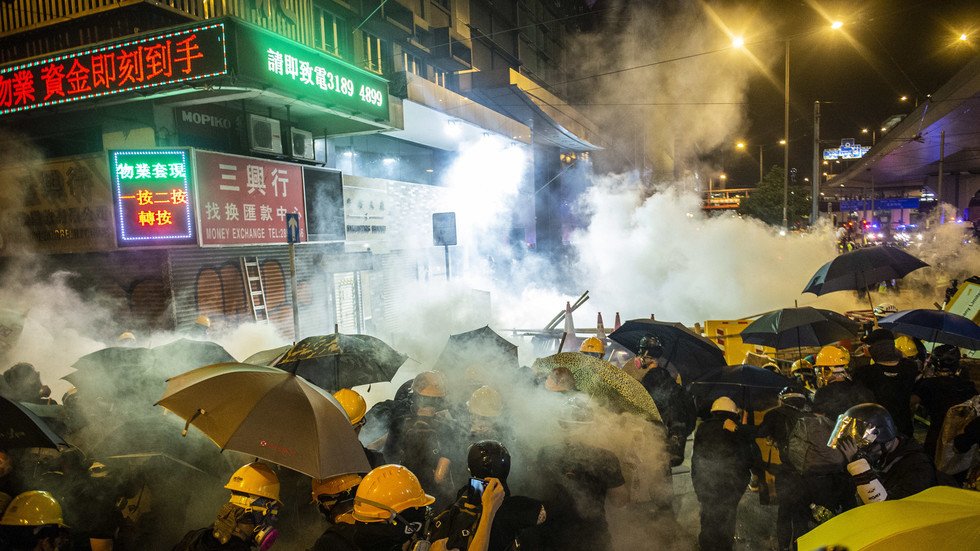 طلاء وقضبان- أسلحة الطبقة الوسطى في هونغ كونغ