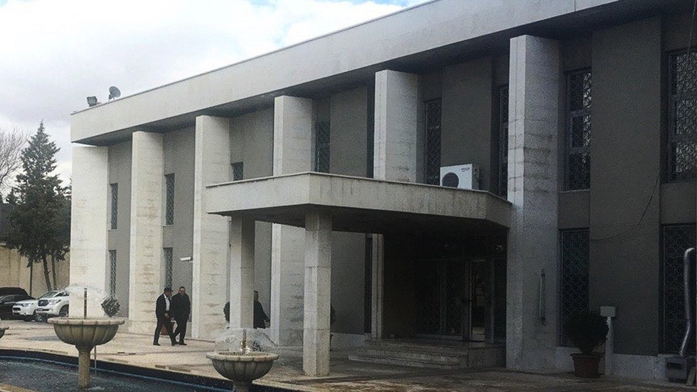 موسكو تدعو موقع "تويتر" إلى رفع الحظر عن حساب السفارة الروسية في سوريا على وجه السرعة