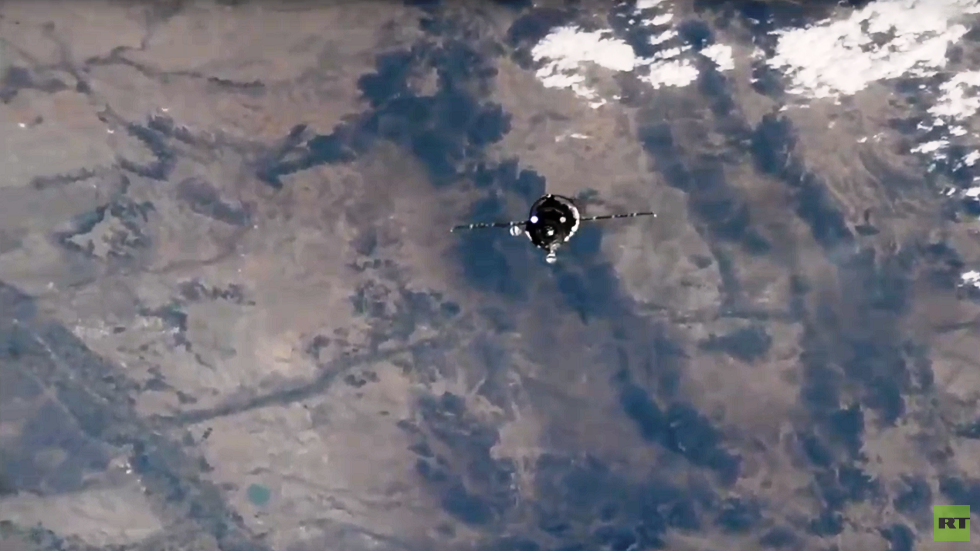 عملية التحام مركبة الشحن 