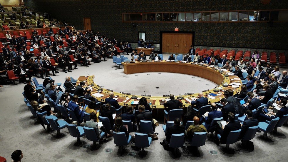 بريطانيا وفرنسا وألمانيا تطلب عقد جلسة طارئة لمجلس الأمن حول إطلاق صواريخ بكوريا الشمالية