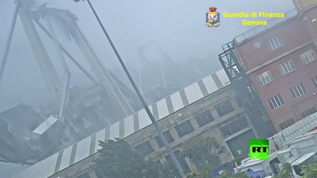 فيديو جديد يظهر لحظة انهيار جسر جنوى بما عليه من مركبات