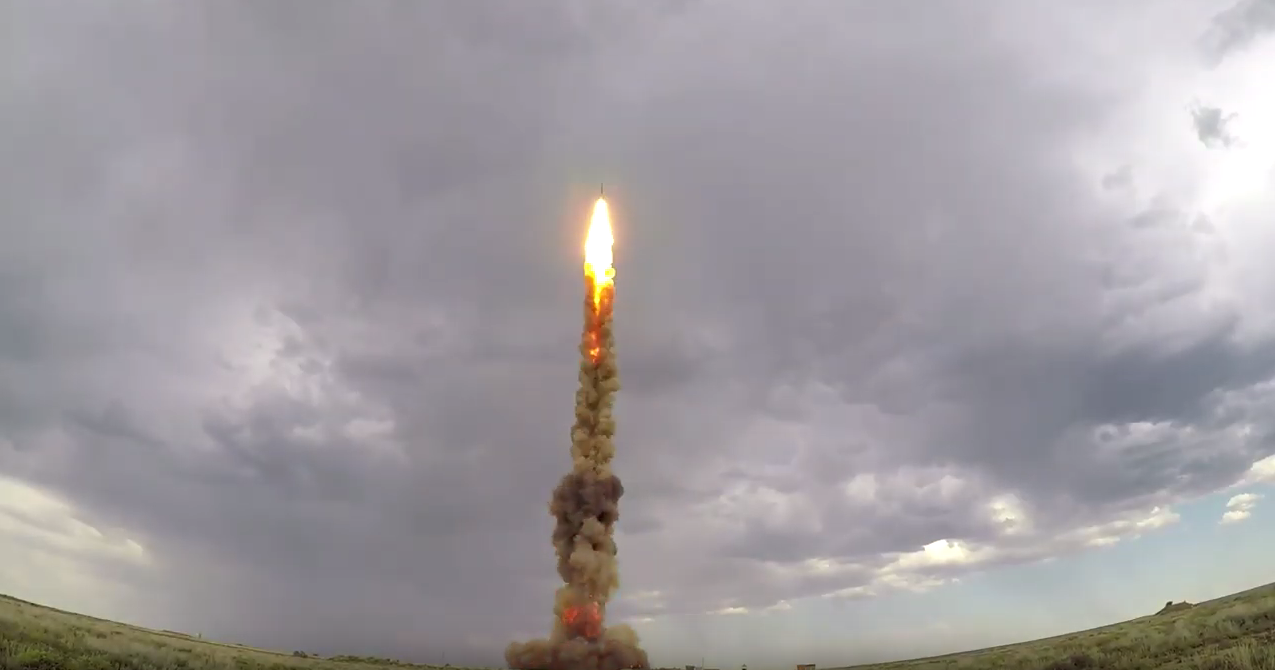 مشاهد مهيبة لعملية إطلاق مضاد روسي جديد للصواريخ 