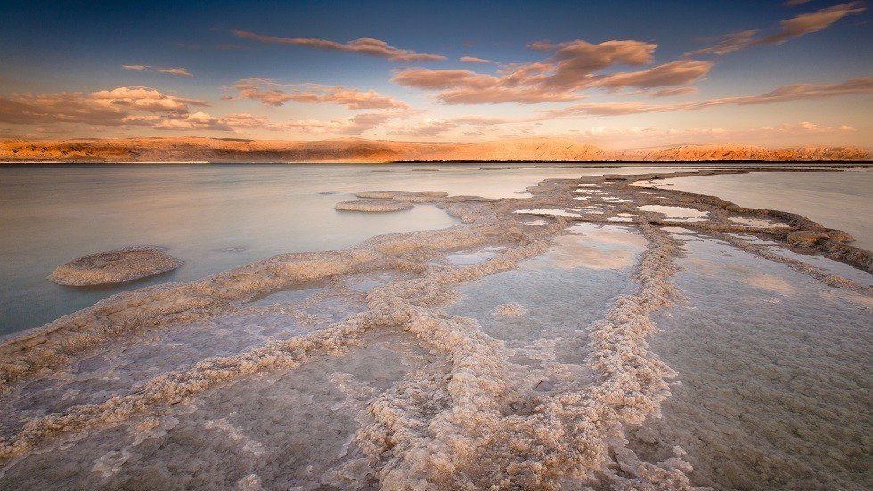 حل لغز بلورات الملح الغريبة في البحر الميت 