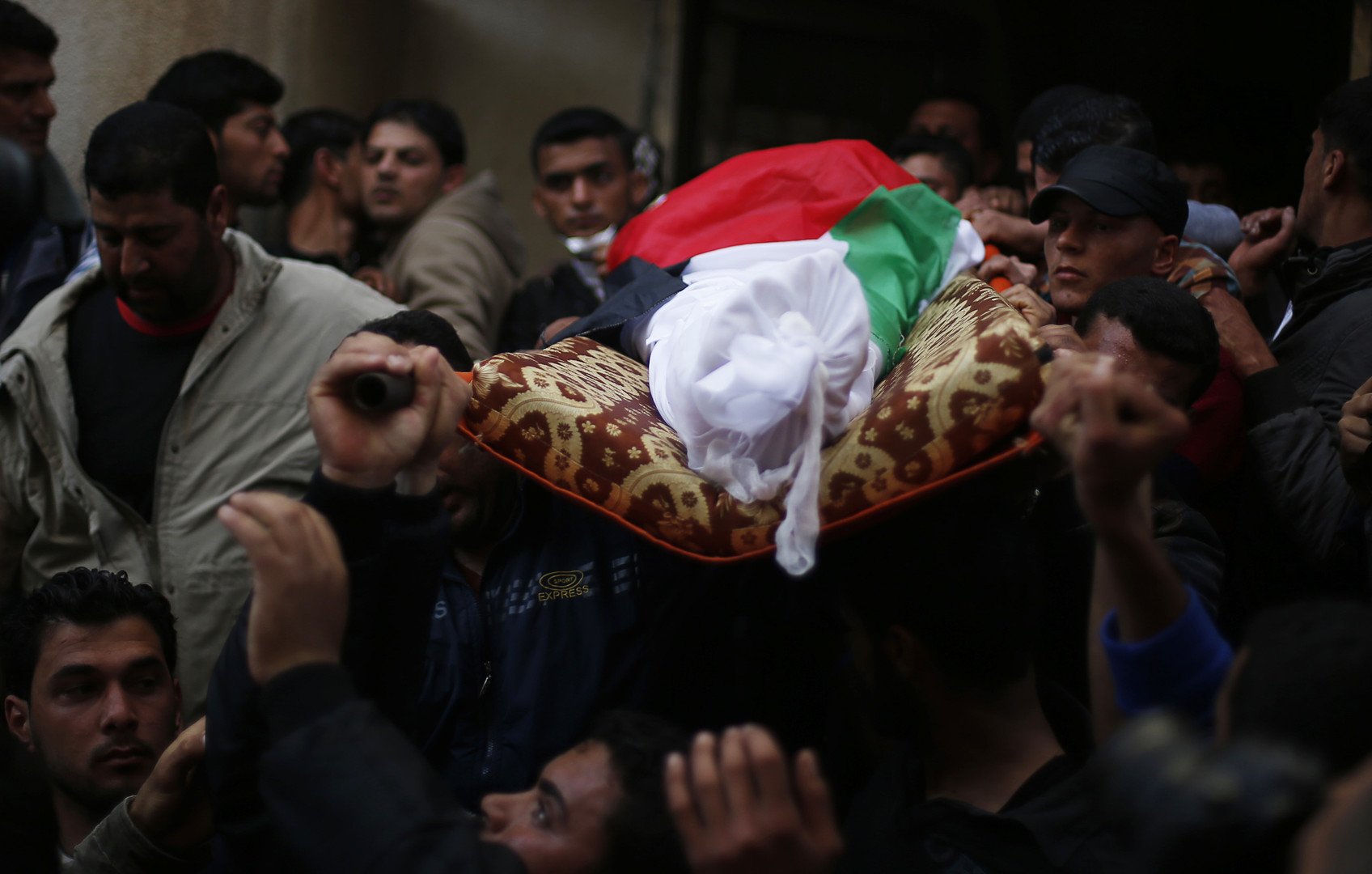 إسرائيل تفرج عن جثمان فتى فلسطيني بعد احتجازه 6 أشهر 