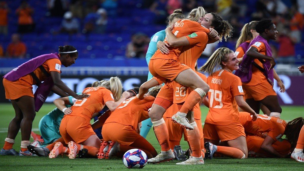 هولندا تلحق بالولايات المتحدة إلى نهائي كأس العالم للسيدات 