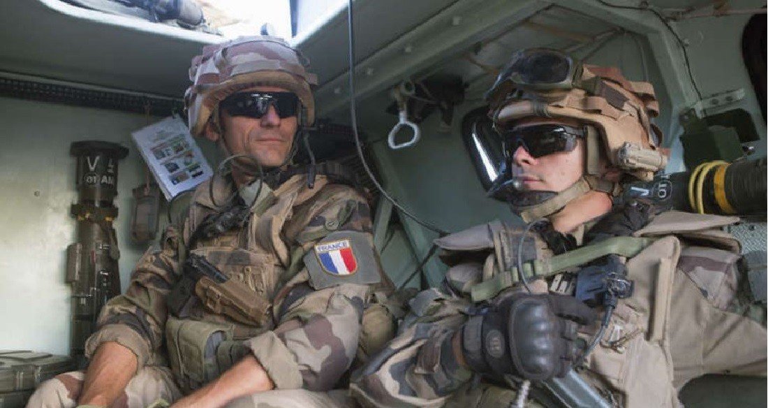 صحيفة: بريطانيا وفرنسا توافقان على إرسال قوات إضافية إلى سوريا 