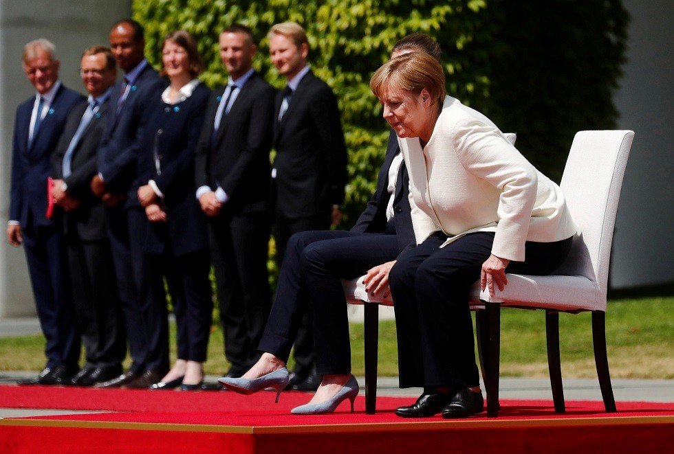 بعد تكرر نوبات الارتجاف.. ميركل تجلس عند استقبالها رئيسة الوزراء الدنماركية